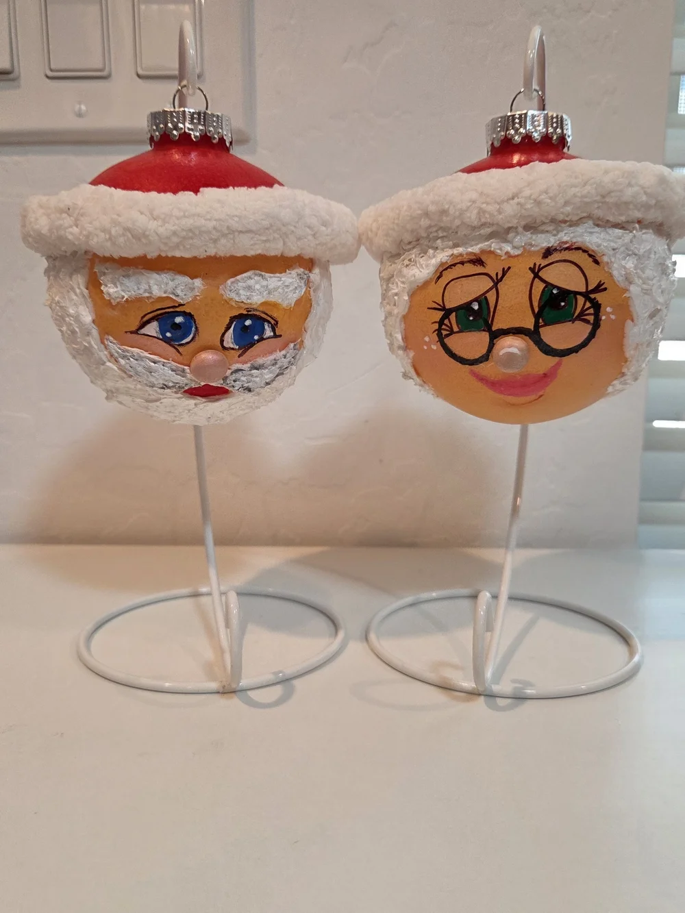 🎄Handmade Hand-painted Santa & Mrs. Claus 3D Textured Christmas Ornaments Set🎄